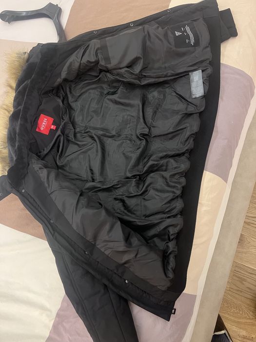 Оригинално зимно яке Guess, отлично състояние