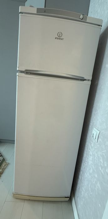 Холодильник Indesit