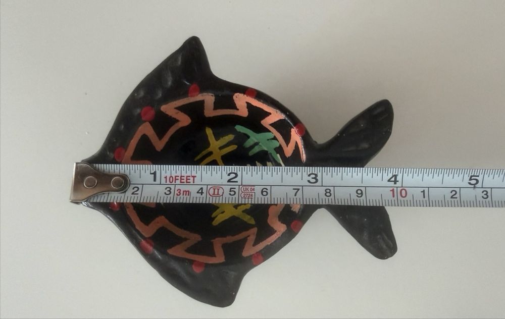 Scrumiera neagra Paraguay sub forma de peste. Model aztec