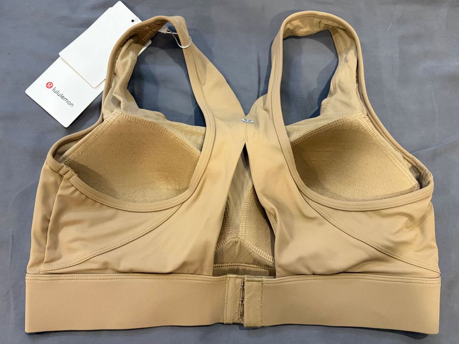 Ново Lululemon бюстие L