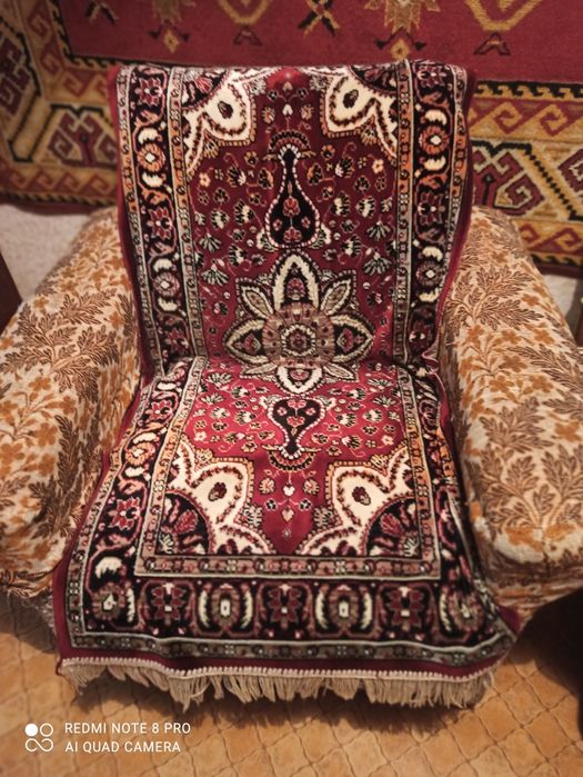 Торшер и кресла.