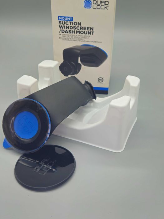 Стойка за телефон Quad Lock Suction Windscreen  за стъкло и табло!