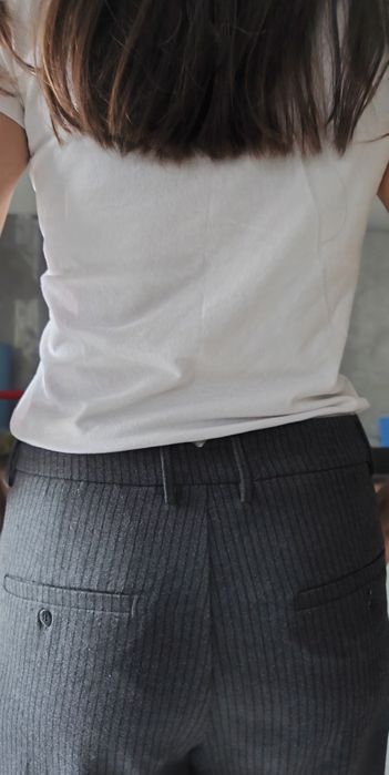 Pantaloni cu pense Zara