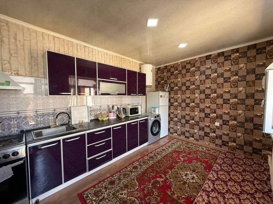 Tayyor 2.7 sotiqli hovli markazdan