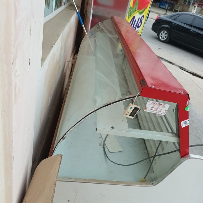 Витрина холодильник сотилади холади идиал турибти ишлаши зур