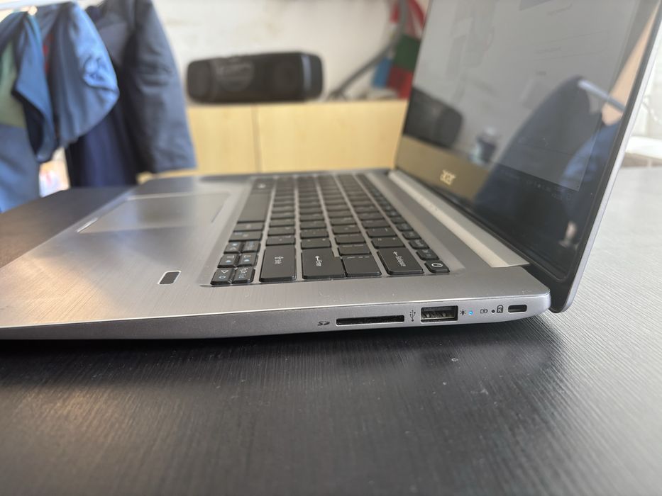 Лаптоп Acer Swift 3 – отлично състояние, нова батерия