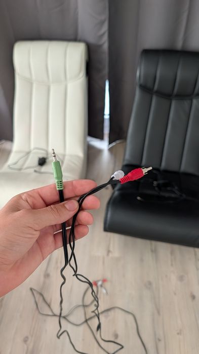 Vând 2 fotolii de gaming / vizionare film cu boxe si subwoofer integrat