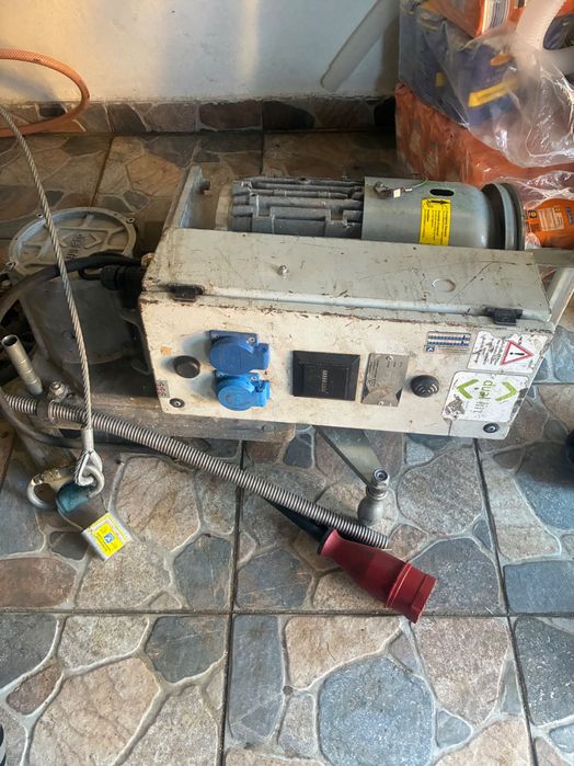 Troliu de vânzare (Macara)