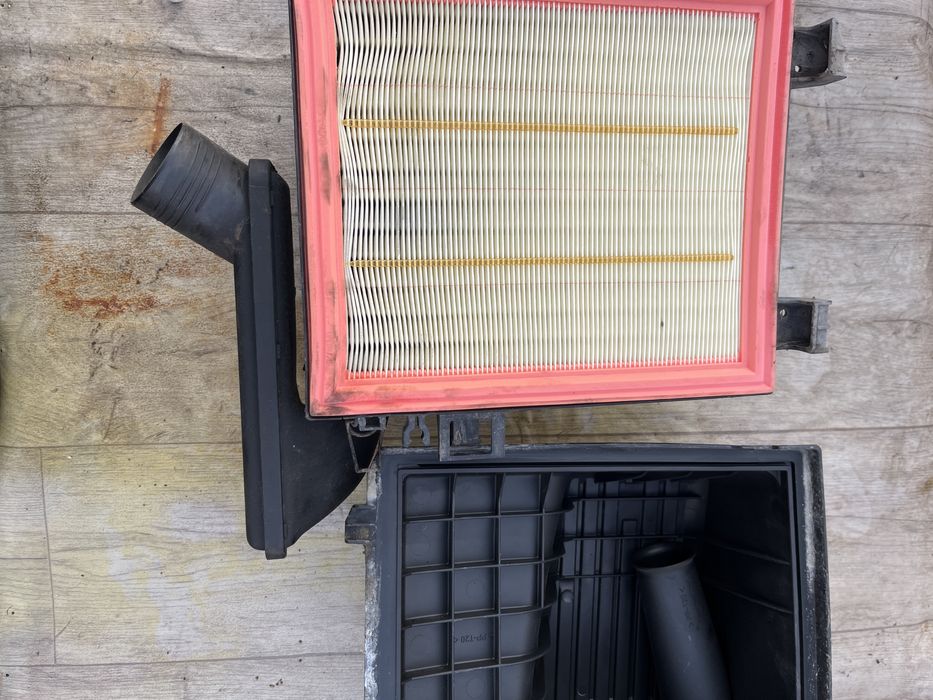 Филтърна Кутия с нов въздушен филтър  от VW Голф 3