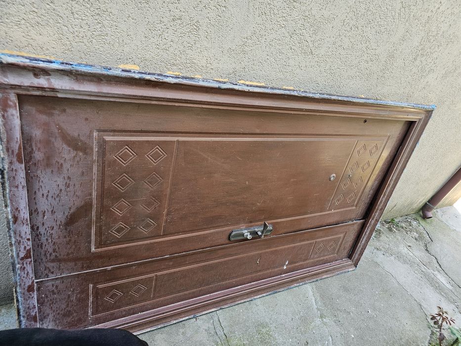 Usa metalica intrare cu puisor 1200 x  2005