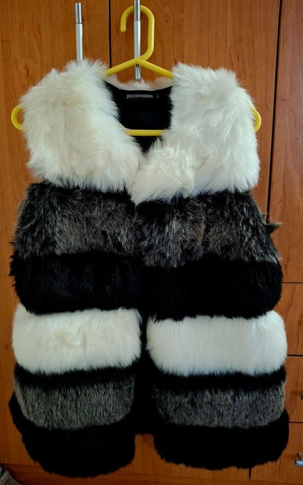 Черно и бяло- елек от еко кожа