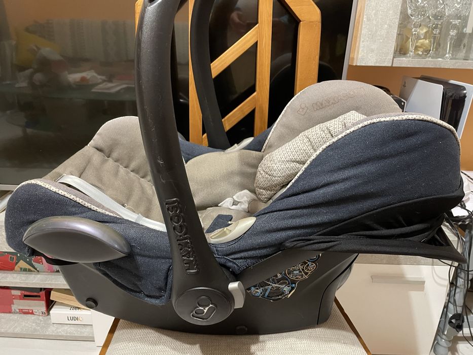 Столче за кола за новородено Maxi Cosi