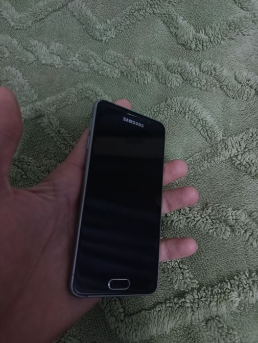 Samsung A3 телефон