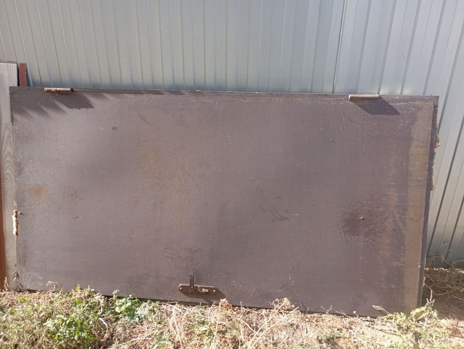 Продается железная дверь 120х220