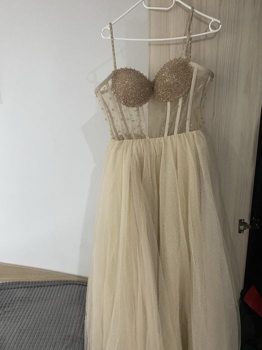 Бална рокля и чанта – елегантна и стилна