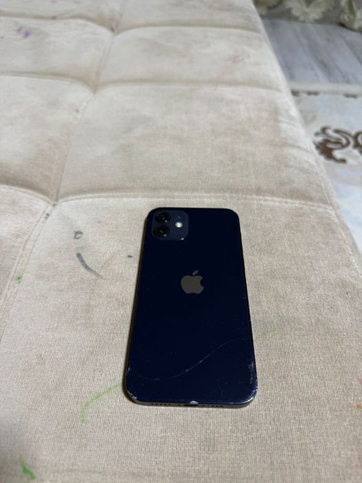 Apple Iphone 12.