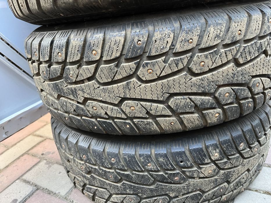 Продам зимние колеса 215/60 r16