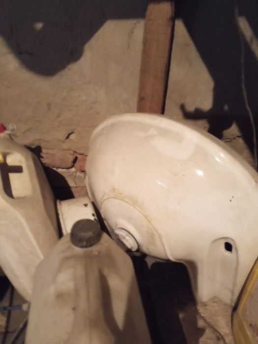 Продам унитаз, тюльпан раковину