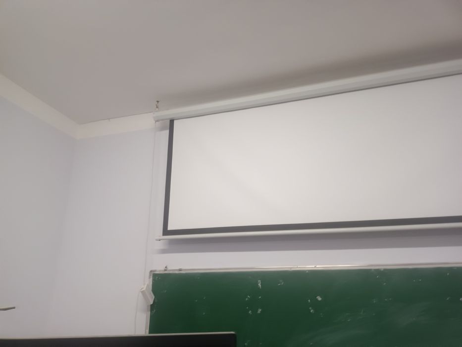 Proektor ekran sotiladi