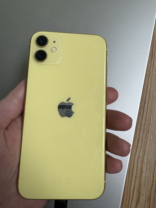 iPhone 11 64GB 80% Battery Health без забележки жълт с кейс и протектор