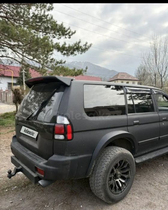 Митсубиси Монтеро Спорт.