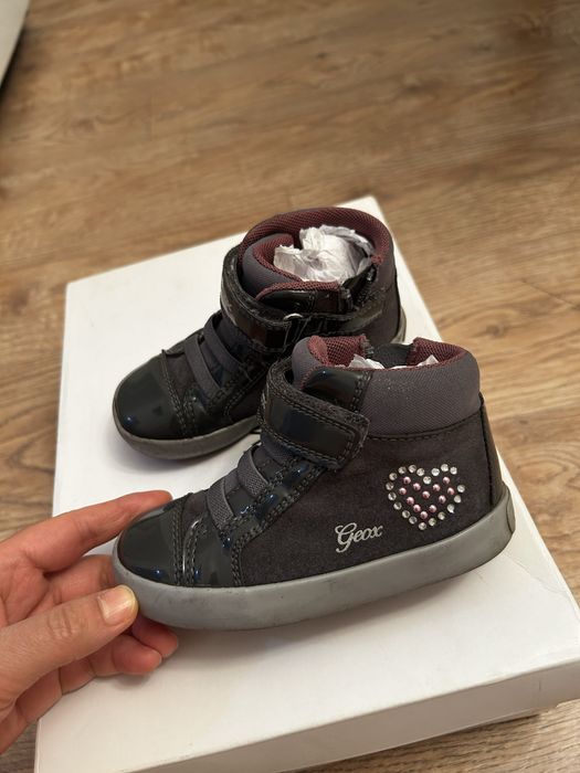 Продам детскую обувь.