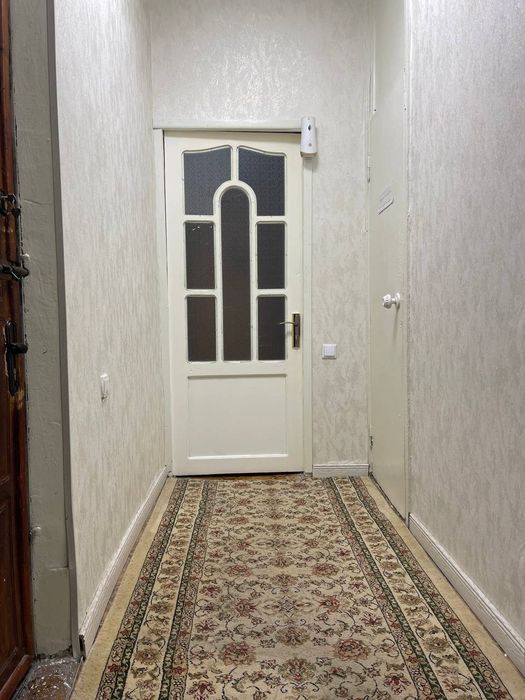 Uy sotiladi 4 kavotli uyni 4 qavati