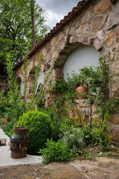 Продава хубав имот на 35 км. от София в с. Макоцево