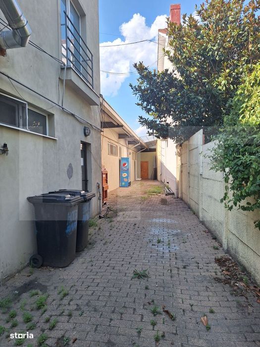 Spatiu comercial, de vanzare, parter + apartament la etaj, zona Mehala