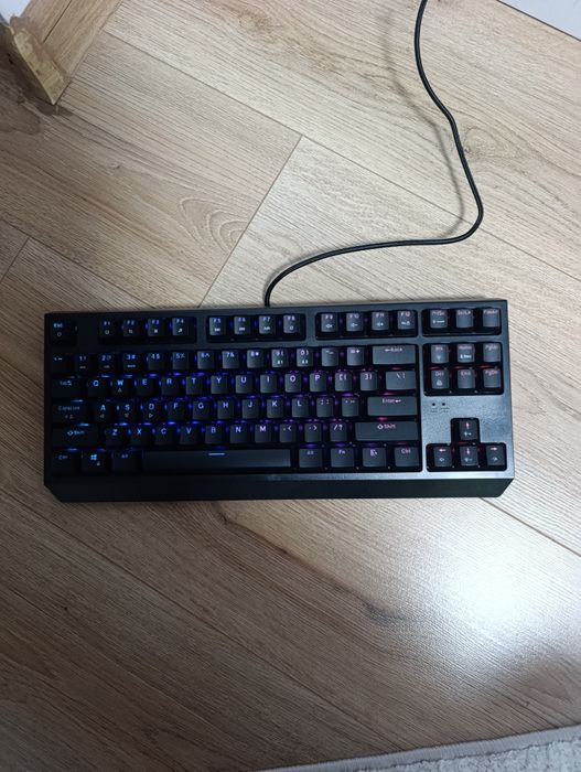 Tastatura mecanică Genesis