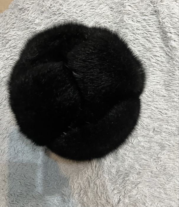 Продам две шапки