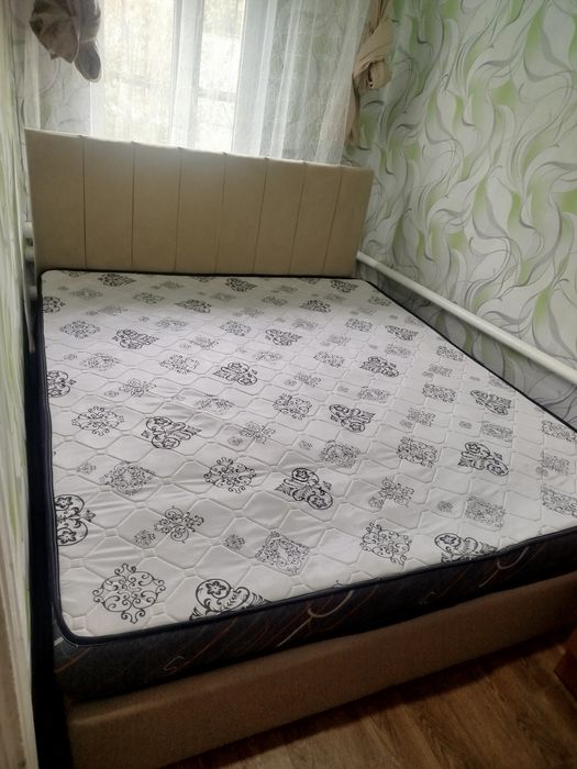 Кровать. 1.6 на 2. Сматрасом.