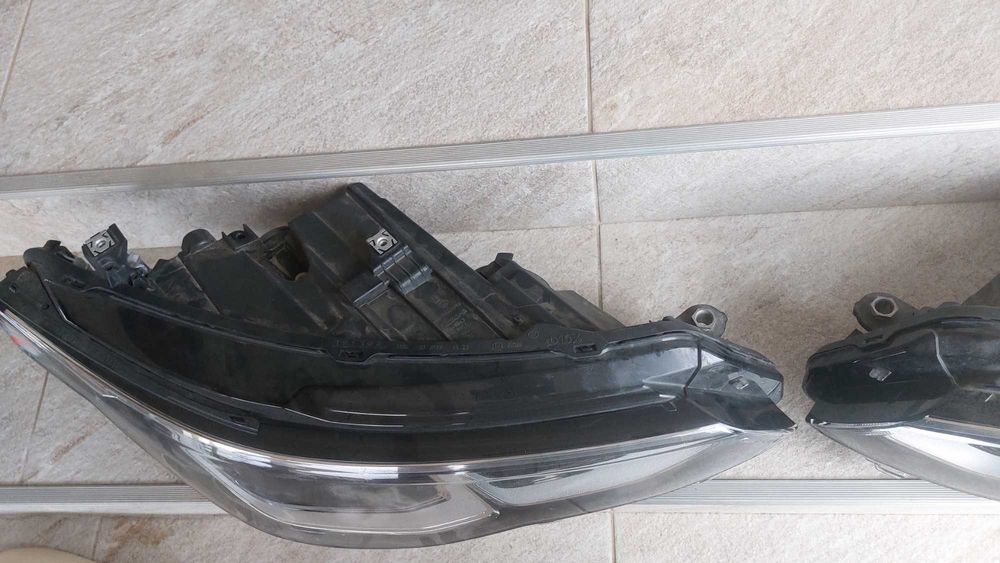 Far stanga / far dreapta led vw golf 8 din 2022