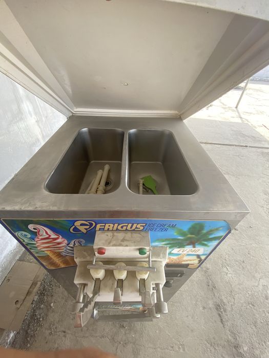 Muzqaymoq apparati sotiladi