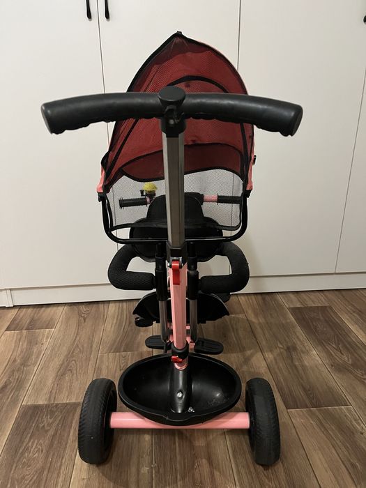 Детский велосипед с ручкой.