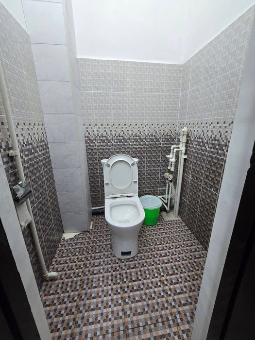 Срочно ижарага 3 хона 1- етаж янги бозор Тинчлик офим олдида