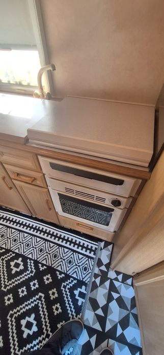 Продавам Каравана SWIFT