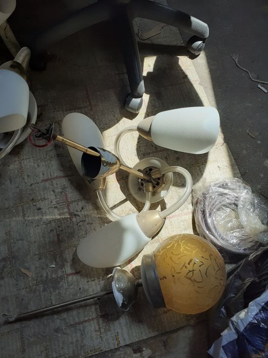 Осветителни тела за нощно шкафче.