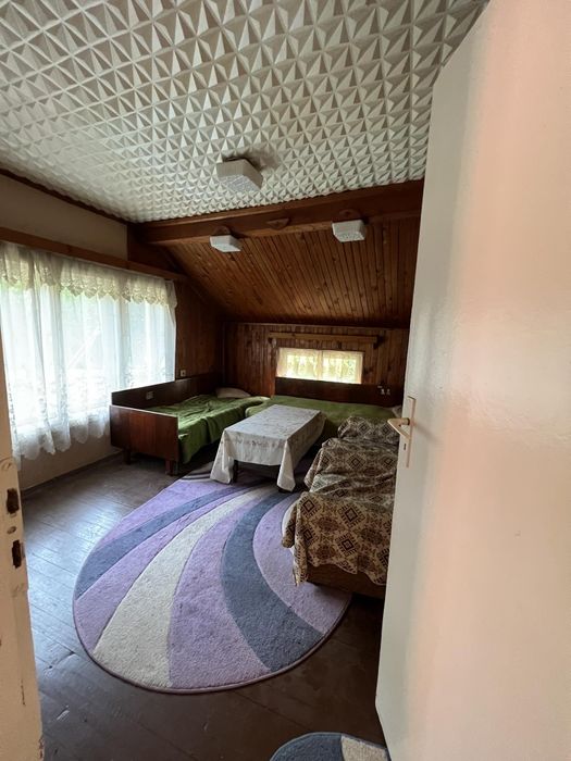 Къща с дворно място