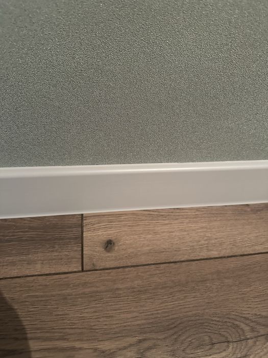 Новый плинтус, остаток, дешево