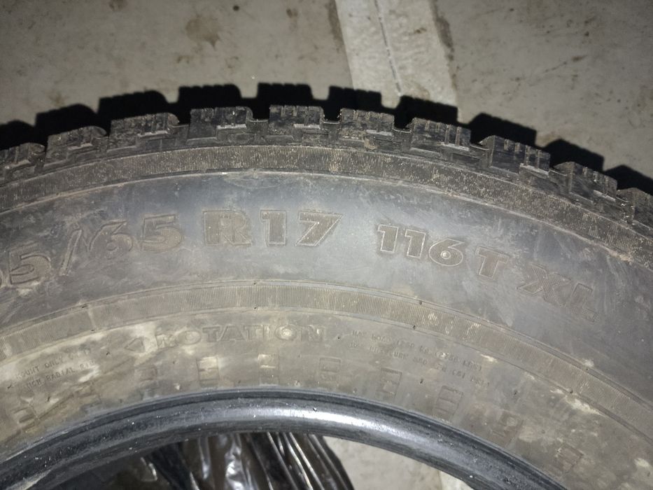 Продам зимние шипы шины