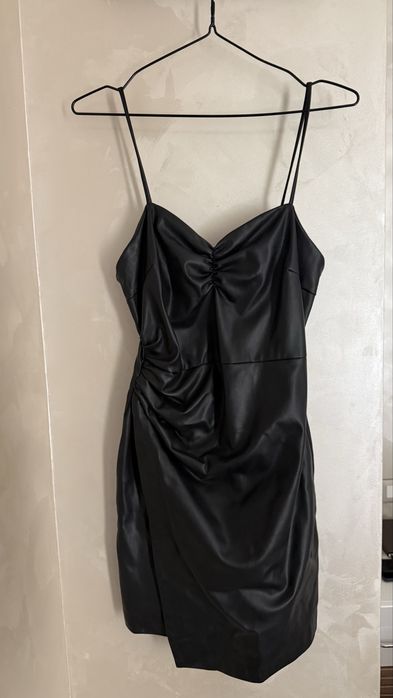 Къса кожена черна рокля Zara
