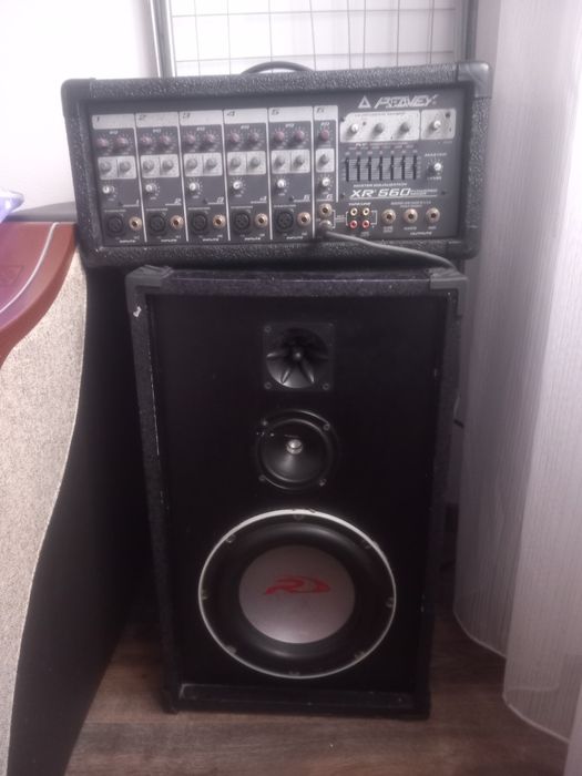 De vânzare boxe și stație