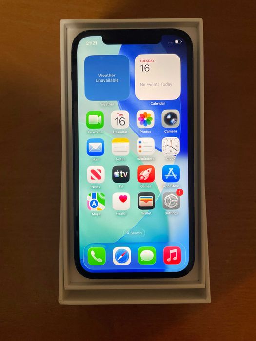 Продавам черен iPhone 12 128gb
