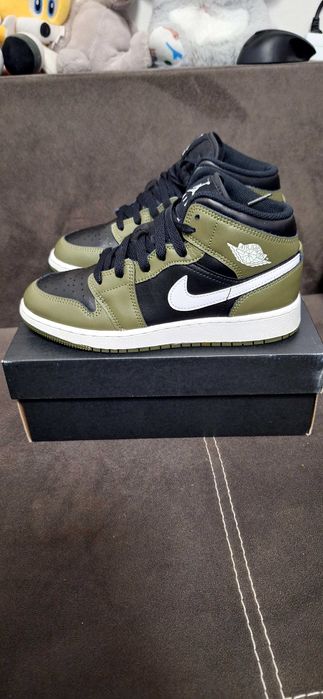 Vand adidasi Jordan 1 mid nr 37.5