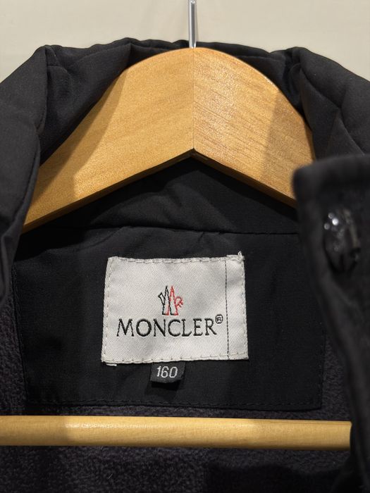 Продам куртку moncler