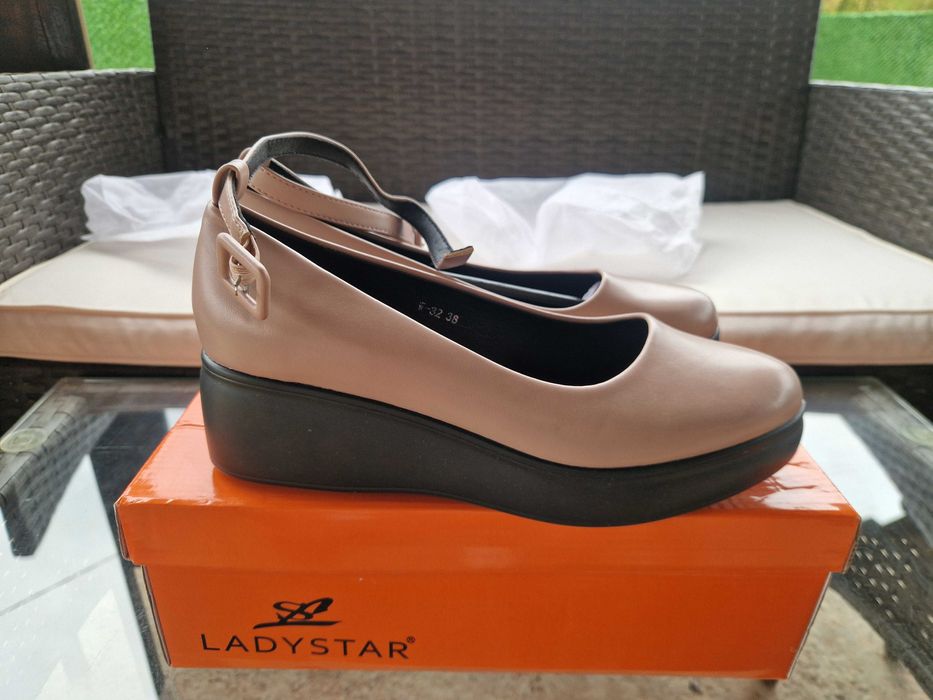 Дамски обувки ниска платформа