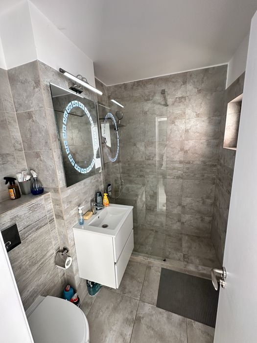 Vand apartament cu 3 camere
