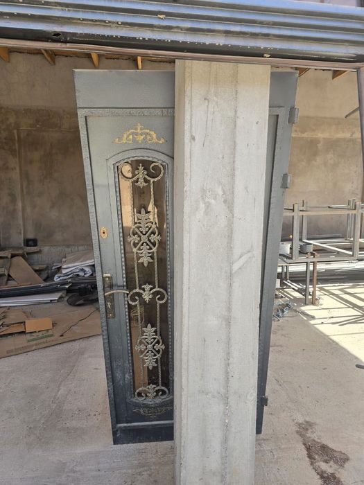 Продам входную дверь