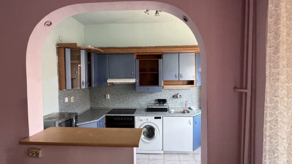 Дава се под наем Тристаен апартамент в София, Център - 110 кв.м за 618.12 € - Снимка #1